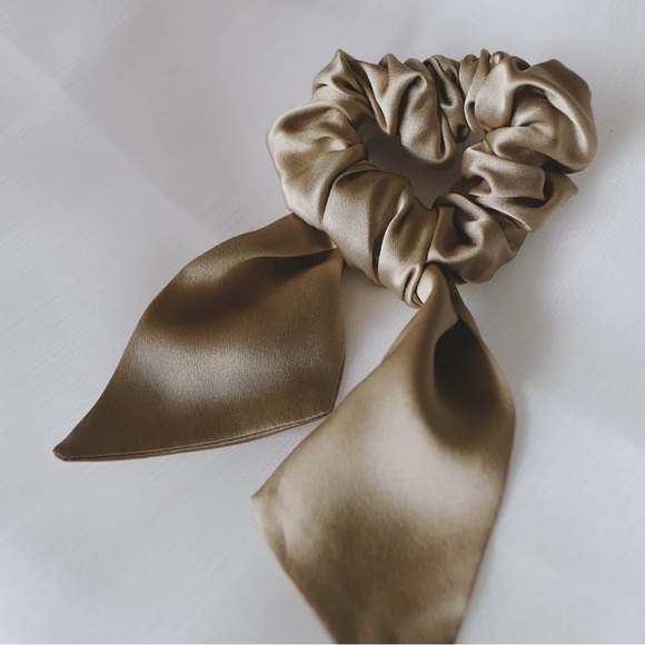 Silk Bow Scrunchie - Picture 1 of 4